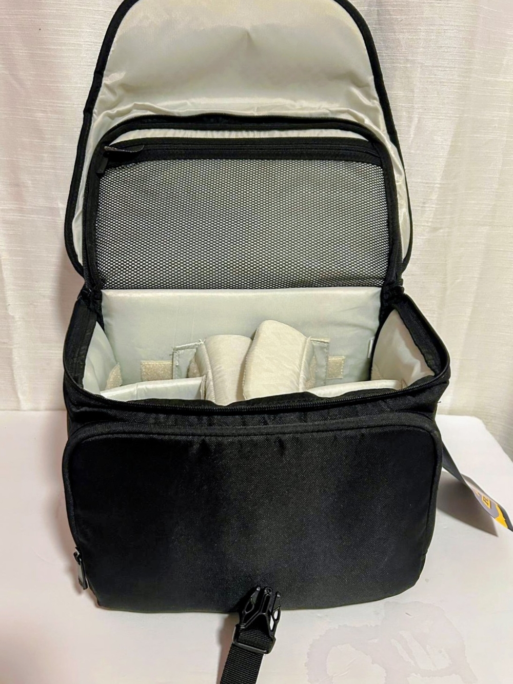 Black Compact Camera Bag - Rugged Protection.NWT - Picture 2 of 8